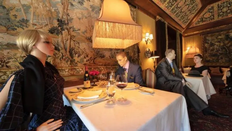 Restaurante de Virginia usará maniquíes para parecer lleno durante reapertura