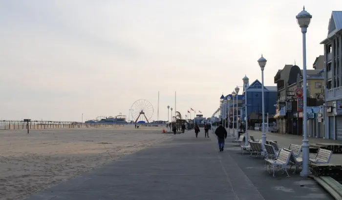 Experto recomienda divertirse con prudencia en verano para evitar el Covid-19 (+video)