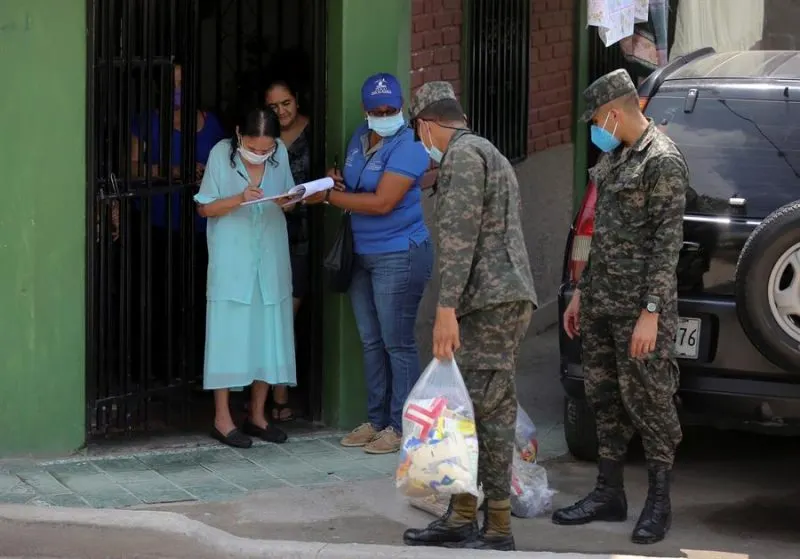 ¿Muere el COVID-19 en la comida si se calienta en el microondas?