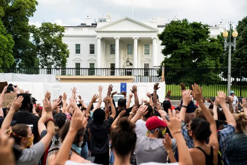 Extienden toque de queda en D.C. ante sexta jornada de protestas