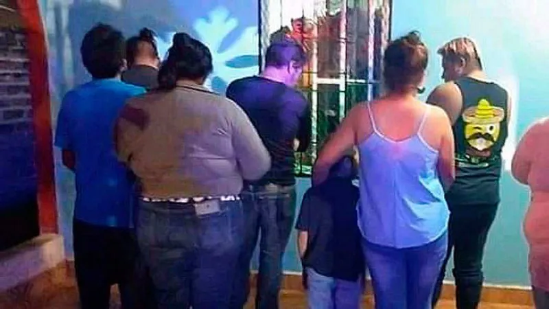 Policía salvadoreña retuvo a 2 mil personas pese a prohibición de la Sala Constitucional