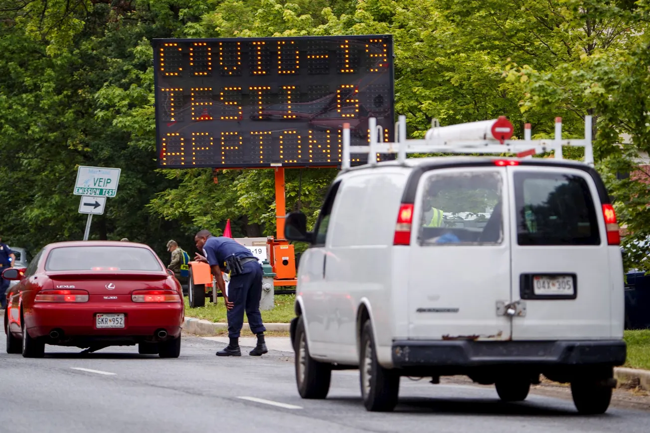 Funcionarios del DMV consideran muy pronto para aliviar restricciones contra el COVID-19