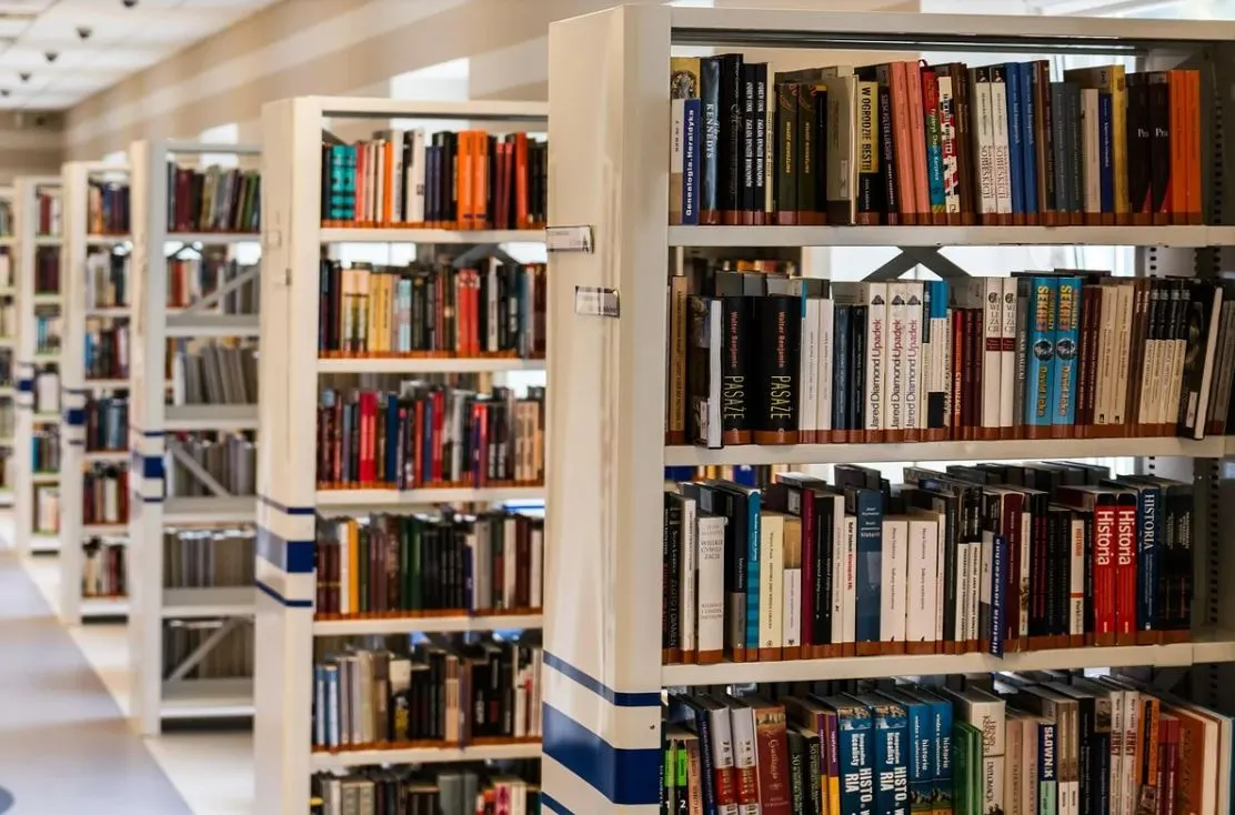Biblioteca Pública del Condado de Loudoun reabre con servicios limitados