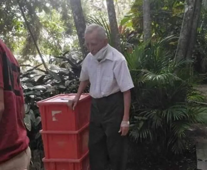 Sacerdote salvadoreño de 90 años se recuperó del COVID-19