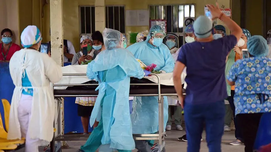 Médicos salvadoreños denuncian que Ministerio de Salud les descontará el tiempo que pasaron en cuarentena