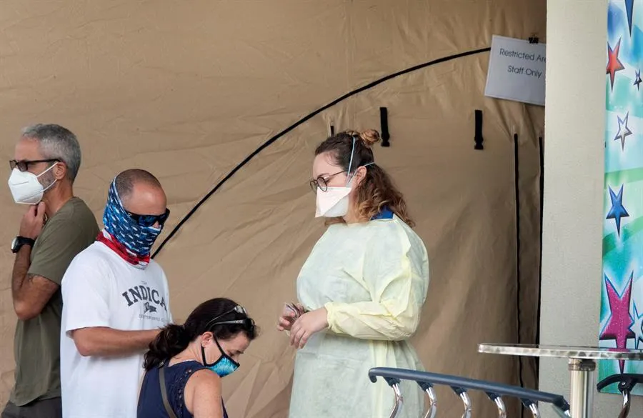 Florida bate récord de infecciones de COVID-19 con más de 15 mil casos en un día