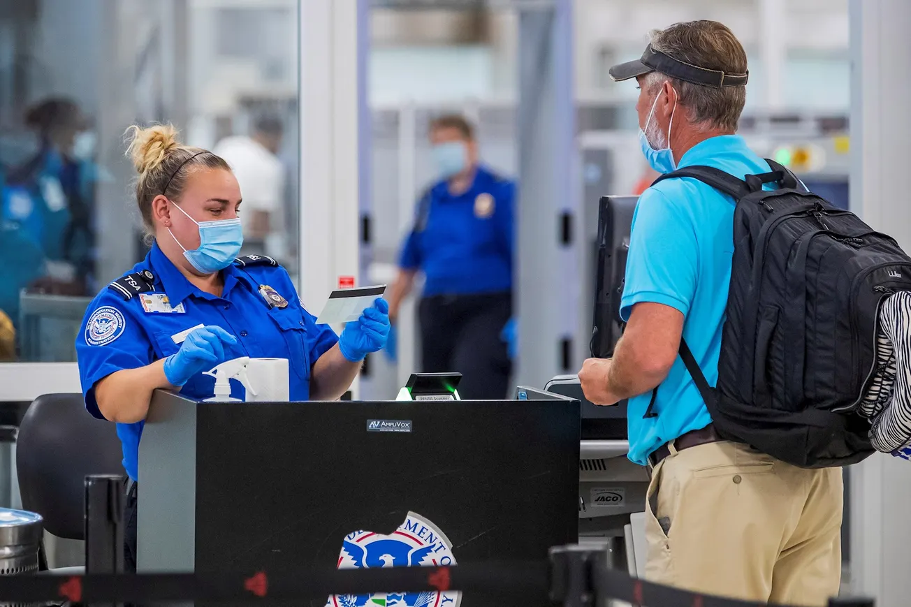 “Runway to Recovery” ofrece a las aerolíneas y aeropuertos asesoría sobre el manejo del coronavirus