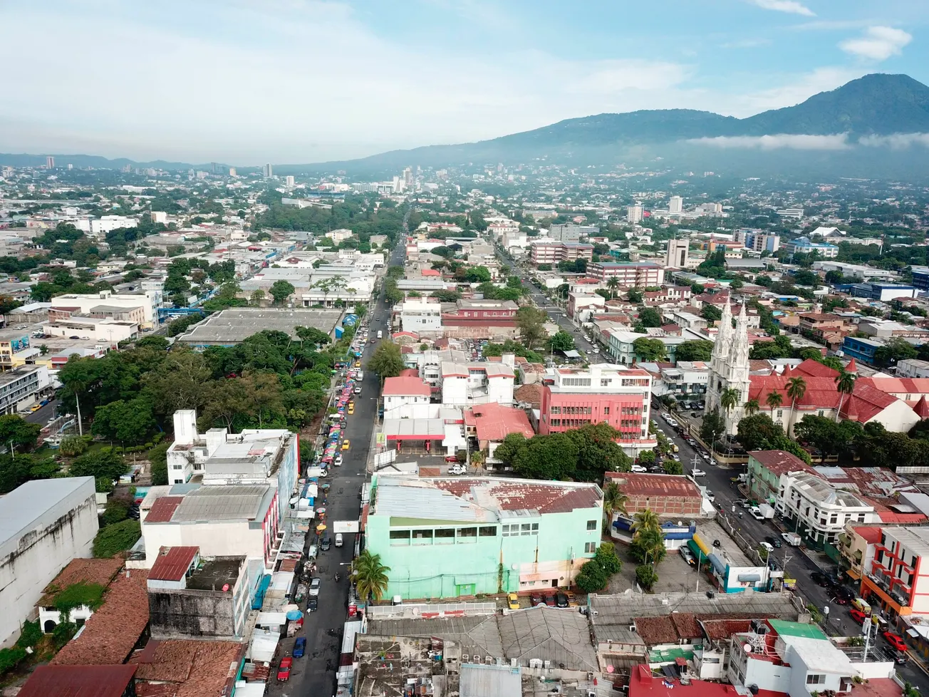 El Salvador registró 415 nuevos casos de COVID-19 en un día