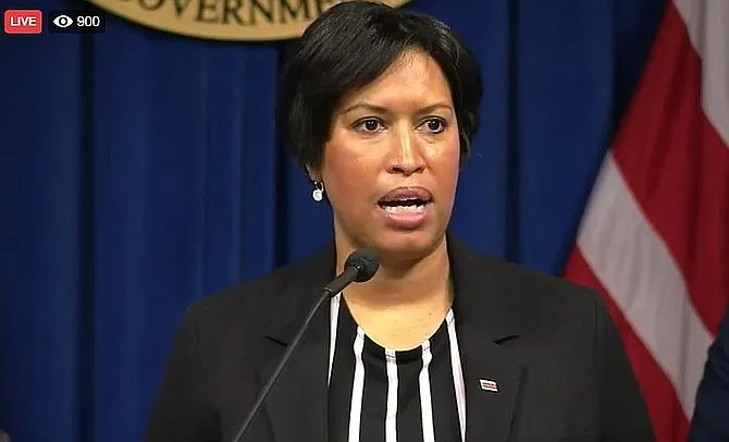 Alcaldesa Muriel Bowser ordena el uso mascarillas fuera de casa