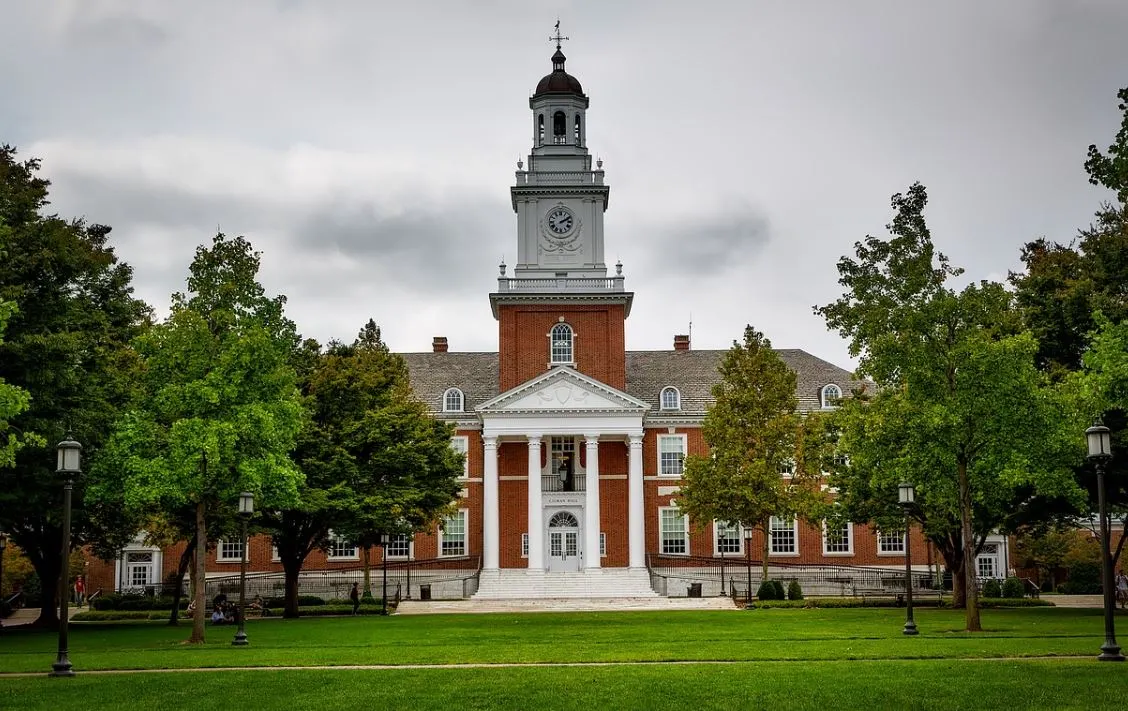 Universidad Johns Hopkins denuncia acto de odio contra comunidad afroamericana