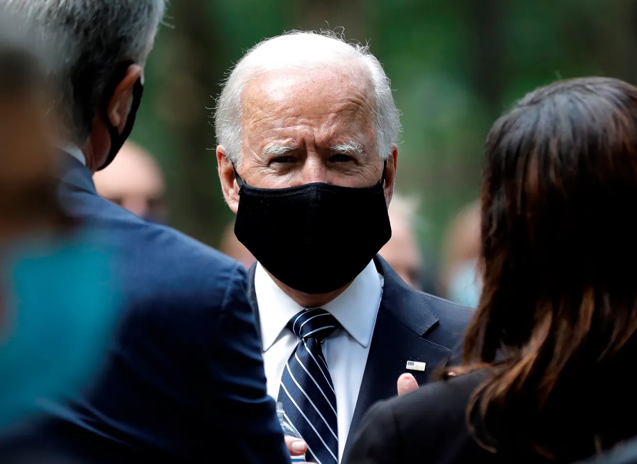Demócratas latinos advierten sobre un lento acercamiento de Biden a electores