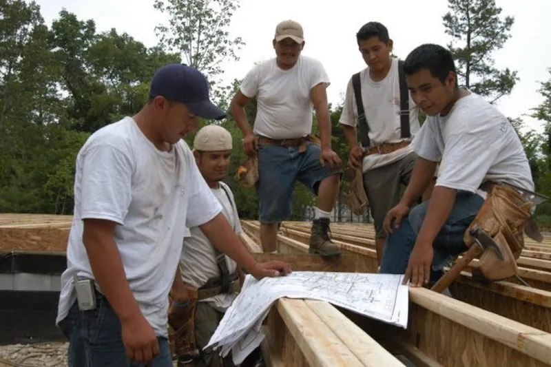 DC: Concejal Trayon White promovió protesta que se tornó contra trabajadores de la construcción latinos en Anacostia