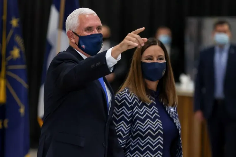 Cinco funcionarios cercanos a Mike Pence se contagiaron de COVID-19