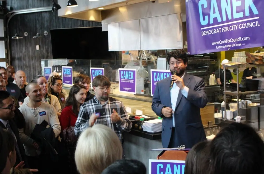 Concejal Canek Aguirre: Trump da una “bofetada” a comunidad latina al abandonar negociaciones para otro plan de estímulo económico