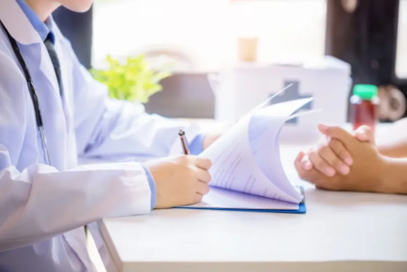 Prejuicios inconscientes afectan la atención médica en EE.UU.