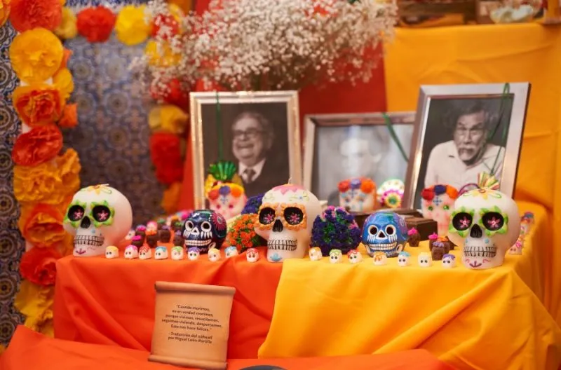 Concierto por el Día de los Muertos para honrar a víctimas mortales del COVID-19