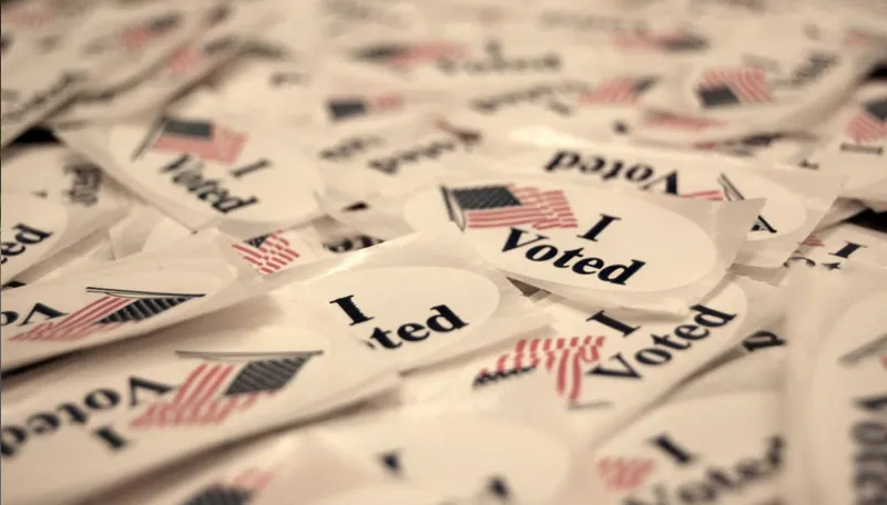 Más de la mitad de los latinos están "extremadamente motivados" a votar en noviembre, según estudio
