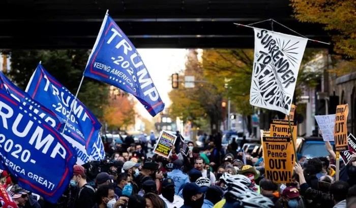 Cientos de manifestantes se concentran en Filadelfia a la espera de resultados electorales en Pensilvania
