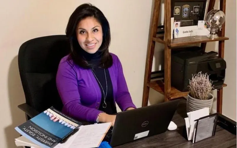 El programa de idiomas está de vuelta en Fairfax y es dirigido por una latina