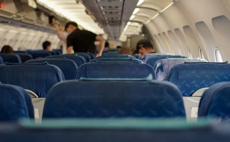 Pareja enfrenta cargos por viajar a Hawai con conocimiento de que tenía COVID-19