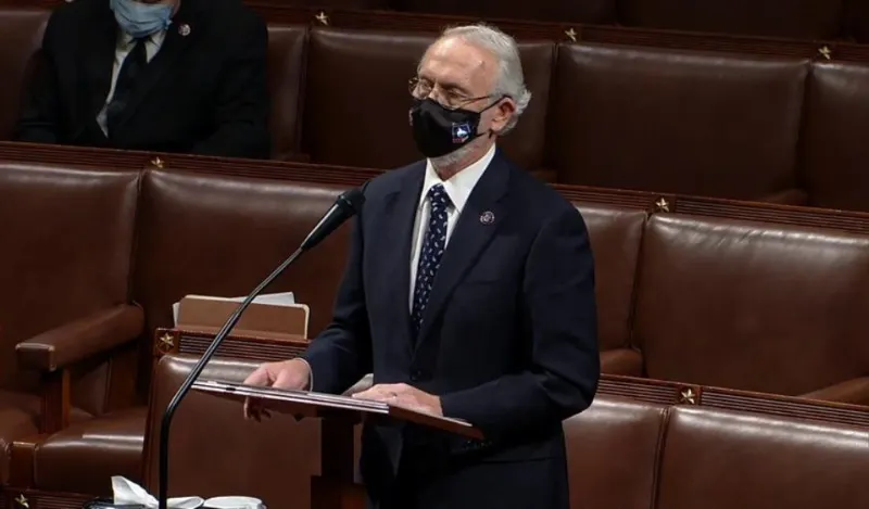 Dan Newhouse se suma al grupo de republicanos que votará a favor de un juicio contra Trump