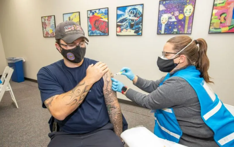 Encuesta revela que 4 de cada 10 trabajadores de la salud no se ha vacunado