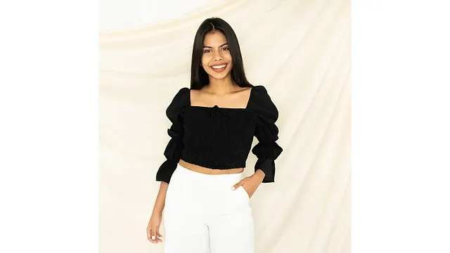 Joven nicaragüense promueve marca de ropa con propósito y sello latino