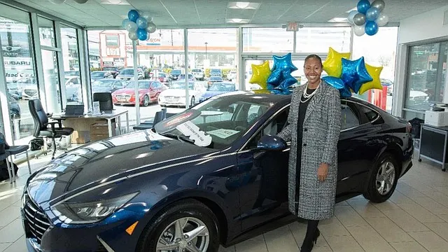 Fitzgerald Auto Mall honra al Maestro del Año de Montgomery con un Hyundai Sonata