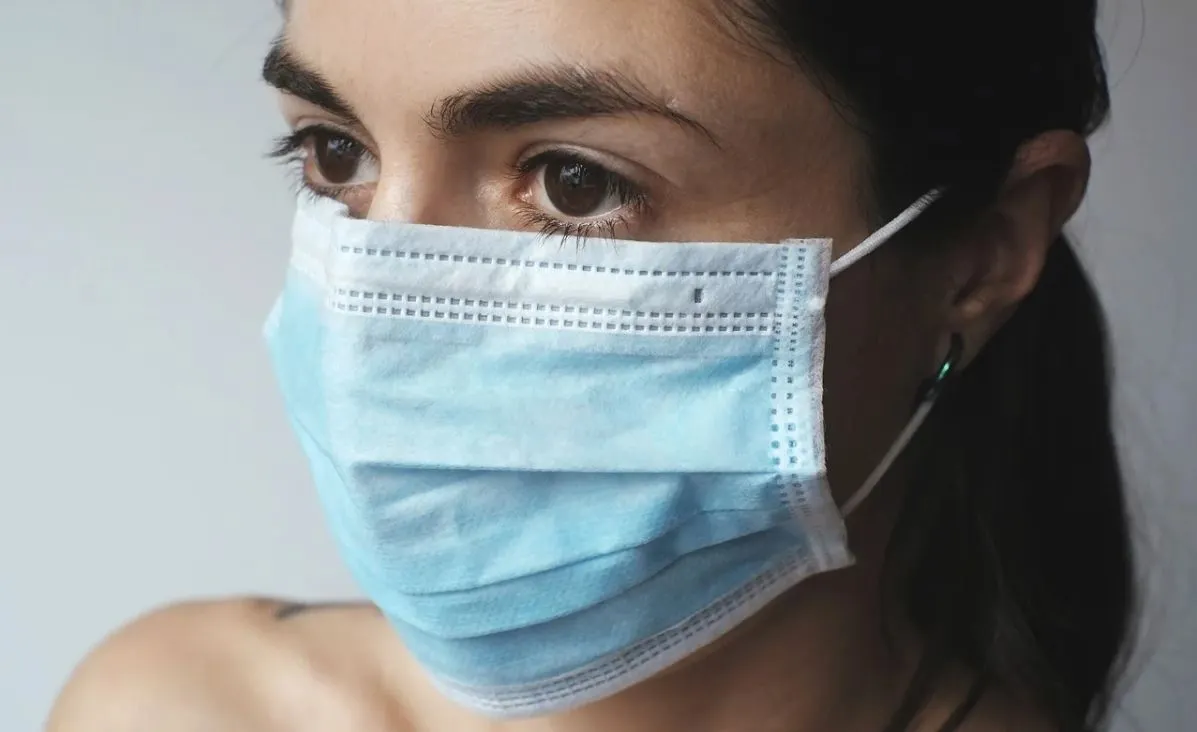 Los CDC ordenan el uso de mascarillas en el transporte público