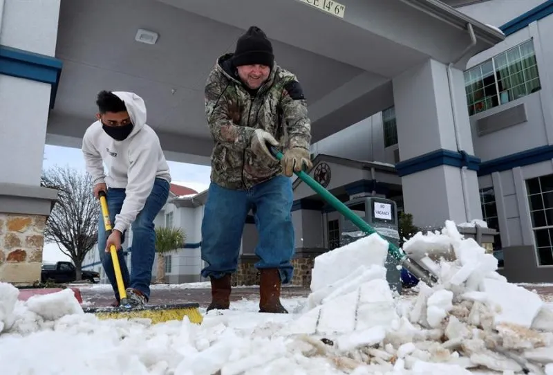 Aumentan los muertos y cortes eléctricos por tormenta invernal en EE. UU.
