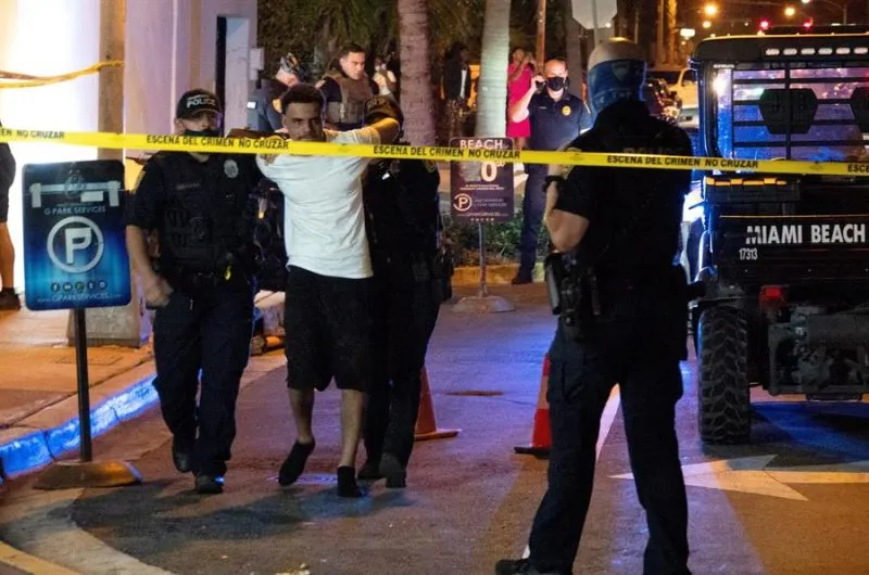 Aplican toque de queda en Miami Beach por multitudes en vacaciones