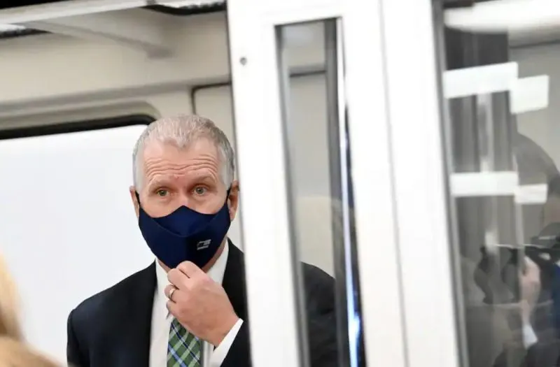El senador Thom Tillis anuncia que tiene cáncer de próstata