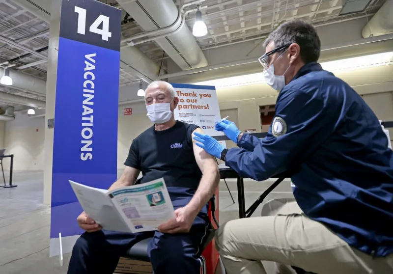 La Casa Blanca alista las principales aplicaciones de citas para impulsar las vacunas