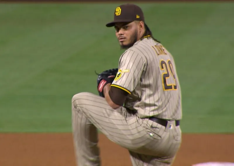 Dinelson Lamet sobre la lomita / Captura de MLB Network