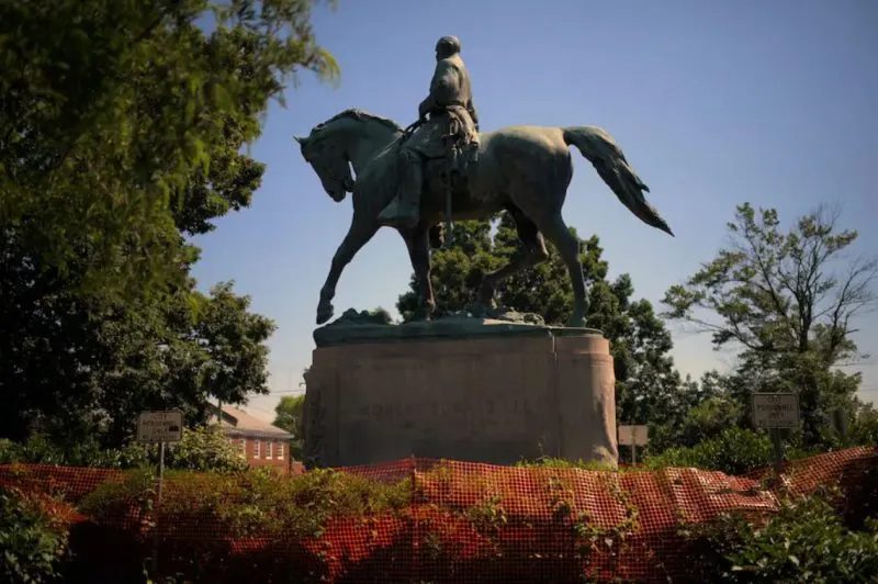 La Corte Suprema de Virginia despeja el camino para derribar estatua de Robert E. Lee