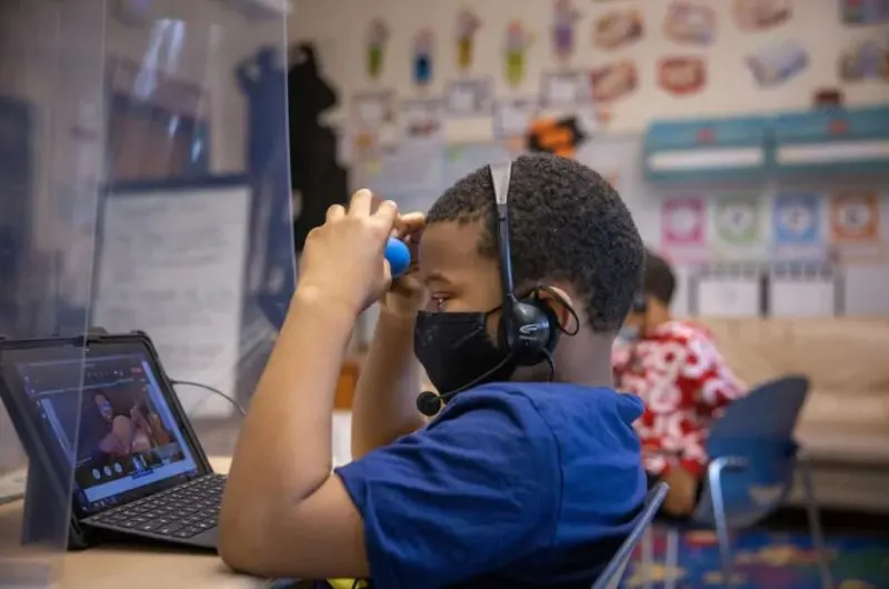 variante delta niños