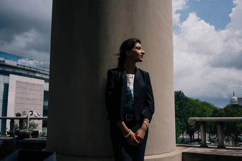 Lina Khan, crítica de las empresas de alta tecnología, encabezará el ente que regula la competencia