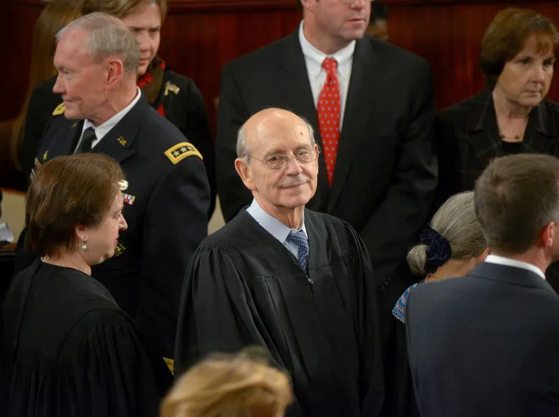El juez de la Corte Suprema Stephen Breyer no ha decidido cuándo se jubilará