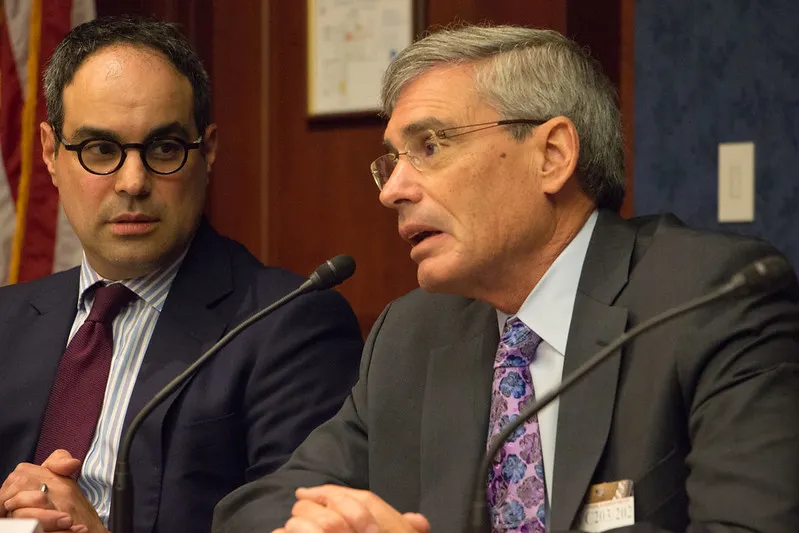 Biden nombra a histórico adversario de las “Big Tech” como jefe antimonopolios