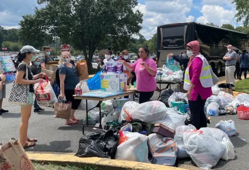 AYUDA. Vecinos de Virginia llevaron donaciones al campus de Annandale del Northern Virginia Community College. | Foto: Meagan