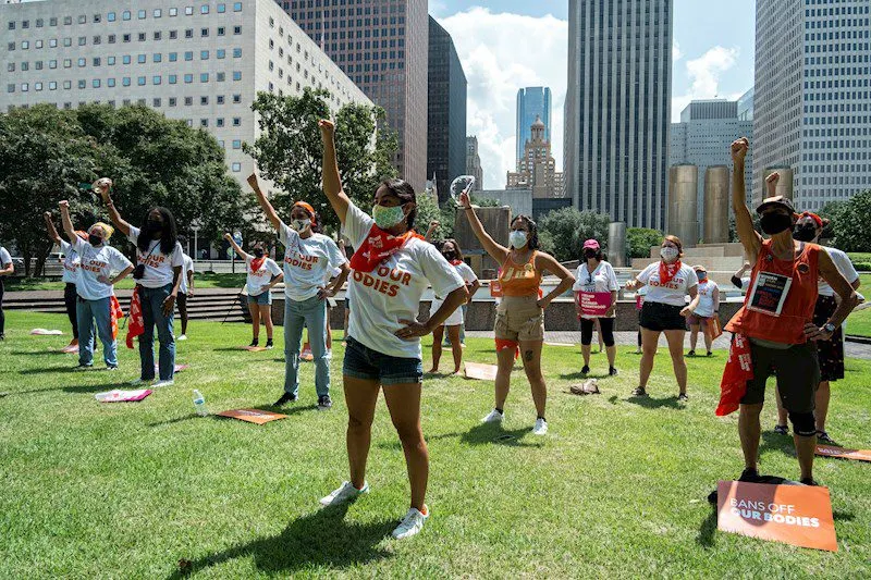Activistas protestan en Texas contra la ley que restringe el aborto
