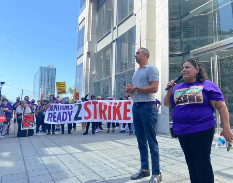 Aseadores protestan en California