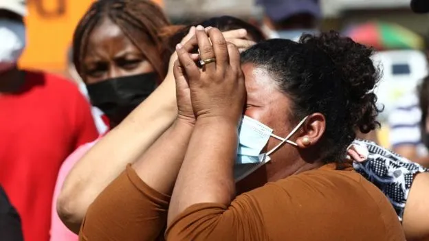 Ecuador: el drama de los familiares de los presos tras la peor masacre carcelaria de la historia del país, que dejó al menos 116 muertos