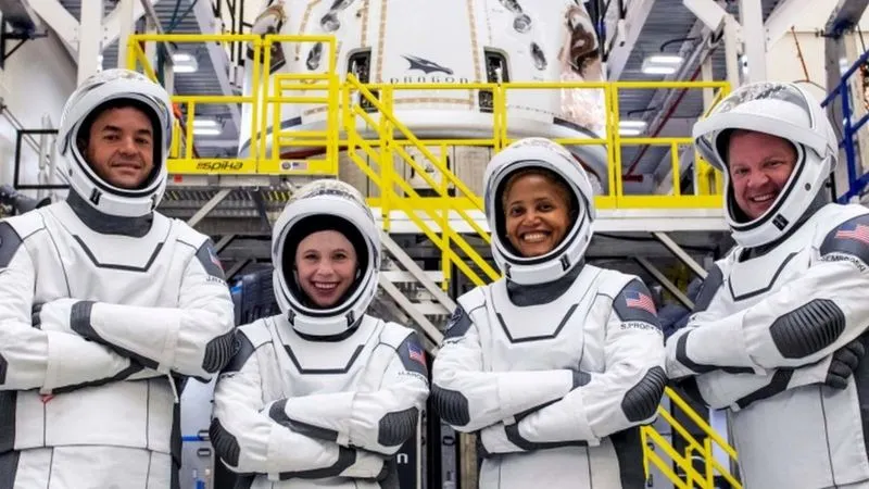 SpaceX: los 4 astronautas amateurs que partieron al espacio en una misión pionera