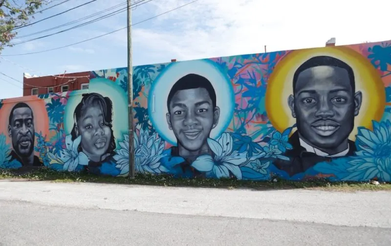 Avanza proceso para juzgar a tres hombres que cazaron y asesinaron a un afroamericano