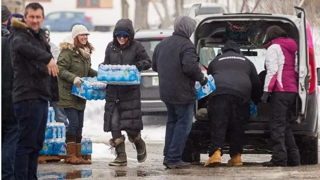 Benton Harbor, el lugar de Estados Unidos con el agua tan contaminada con plomo que no pueden usarla ni para cepillarse los dientes
