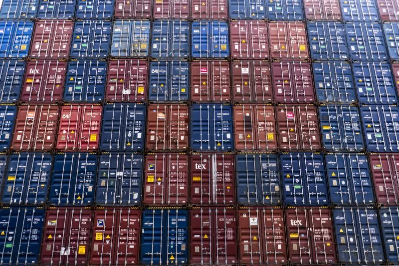 Grandes empresas de EEUU se comprometen a extender horario laboral para reducir los retrasos en la cadena de suministros