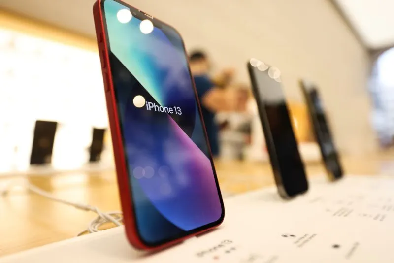 Apple finalmente afectada por la aguda crisis en la cadena de suministros