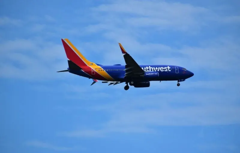 Southwest Airlines registra cancelaciones y retrasos de vuelos por cuarto día consecutivo