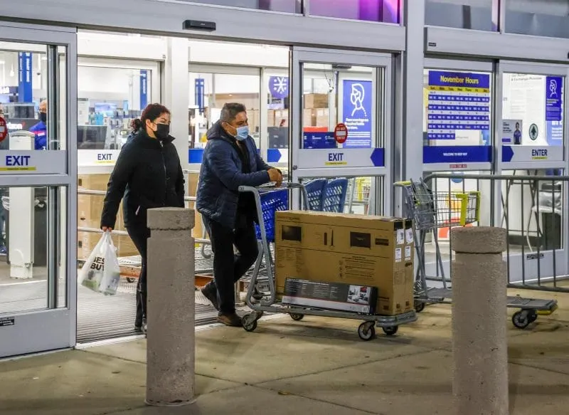 Los consumidores siguen comprando productos, pero con cautela CFBP